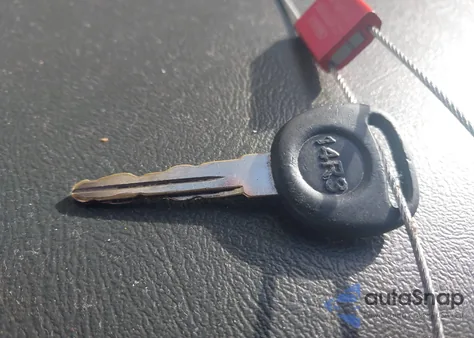 2000 Chevrolet Silverado 1500 Ls from USA, damaged, VIN 2GCEC19T1Y1113696